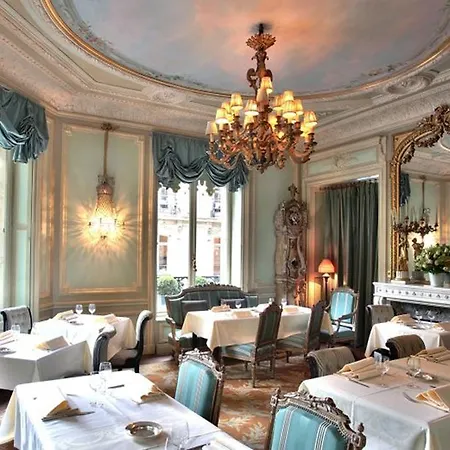 In Champs Elysees Area דירה פריז