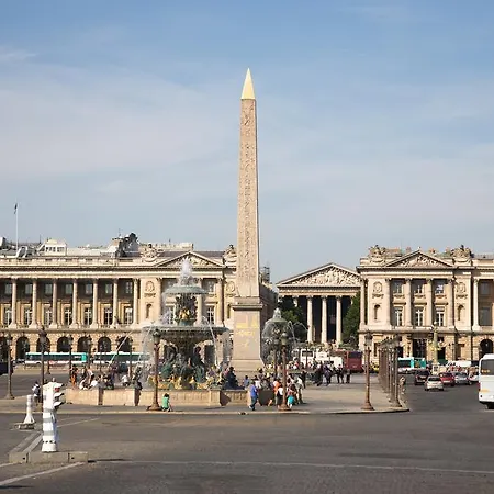 In Champs Elysees Area פריז