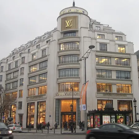 In Champs Elysees Area דירה *